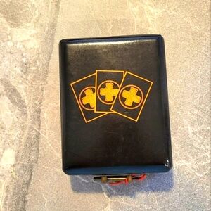 VINTAGE WOODEN BOX WITH PIN CLOSURE